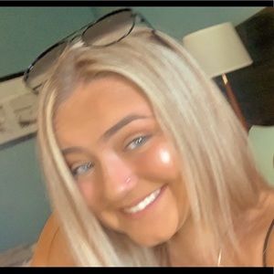 Meet your Posher, Mia